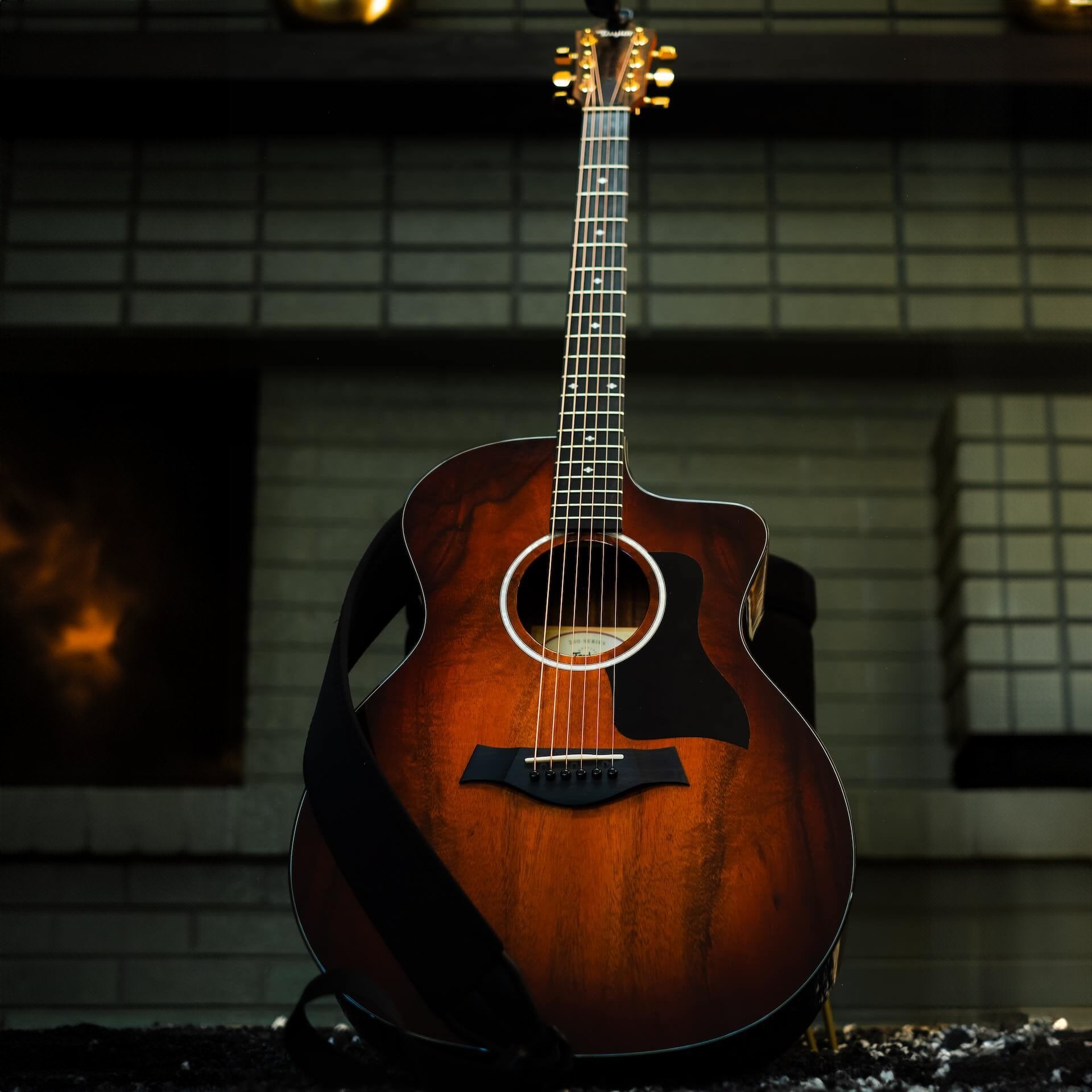 Deluxe Leather Harness Guitar Strap